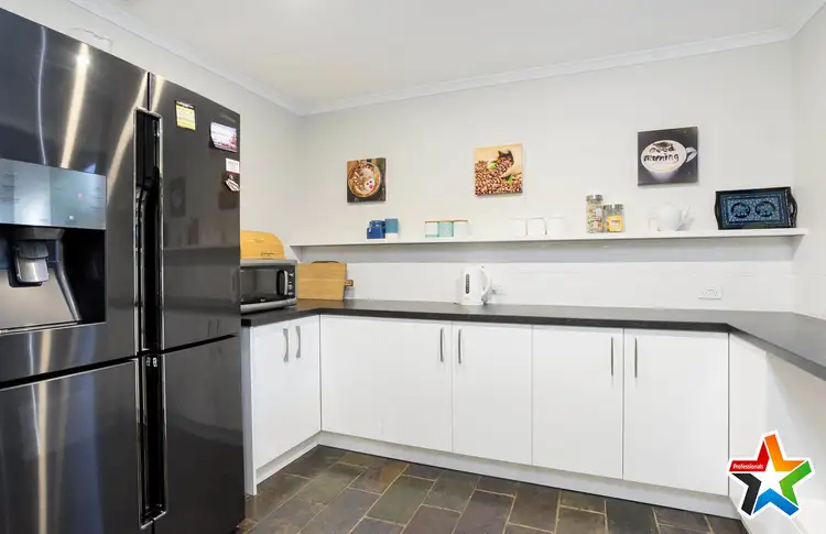 Sixth view of Homely house listing, 2 Drysdale Place, Mooroolbark VIC 3138