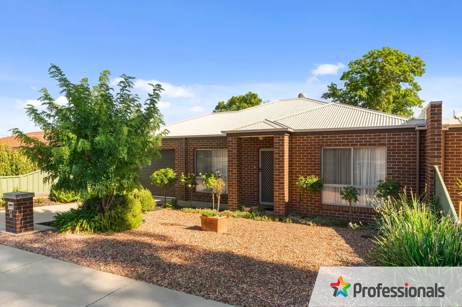 Main view of Homely townhouse listing, 27 Fox Street, East Bendigo VIC 3550