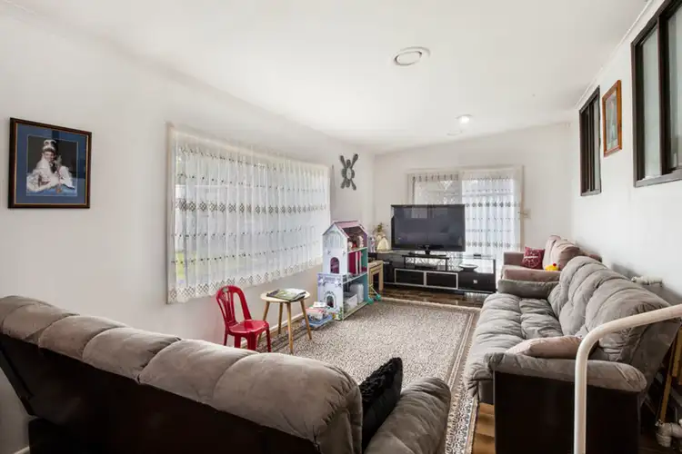 Third view of Homely house listing, 5 Leigh Court, Dallas VIC 3047