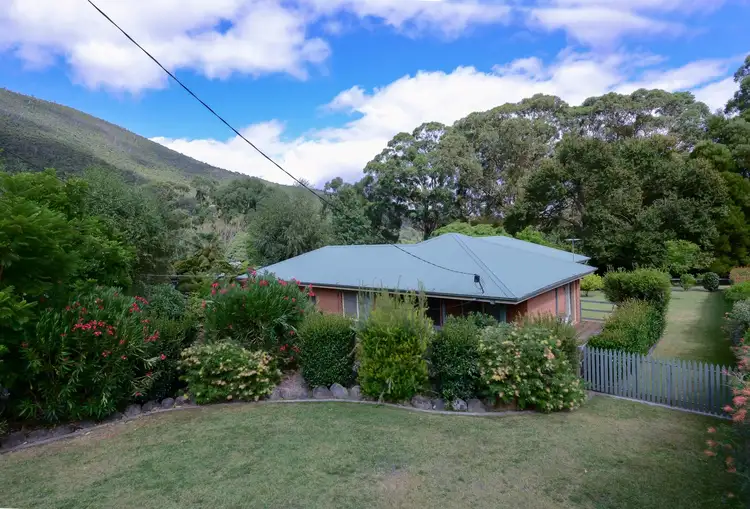 18 Lincoln Road, Warburton VIC 3799