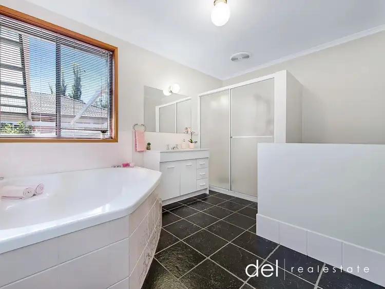 Sixth view of Homely house listing, 2 Freeman Court, Endeavour Hills VIC 3802