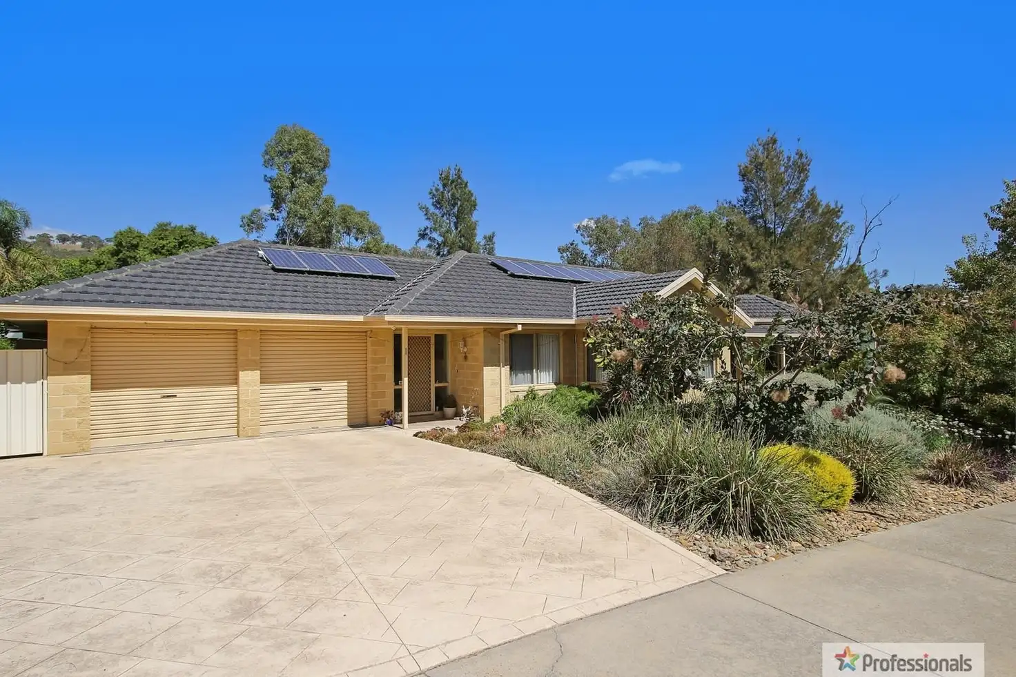 Main view of Homely house listing, 1 Elmslie Close, Wodonga VIC 3690