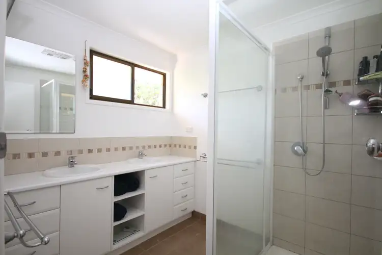 Fifth view of Homely house listing, 2 Rosslyn Road, Southside QLD 4570