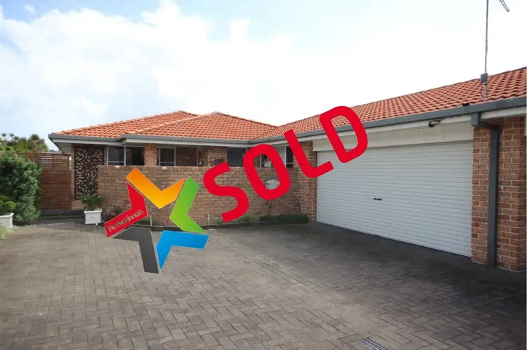 2/4 Victoria Place, Forster NSW 2428