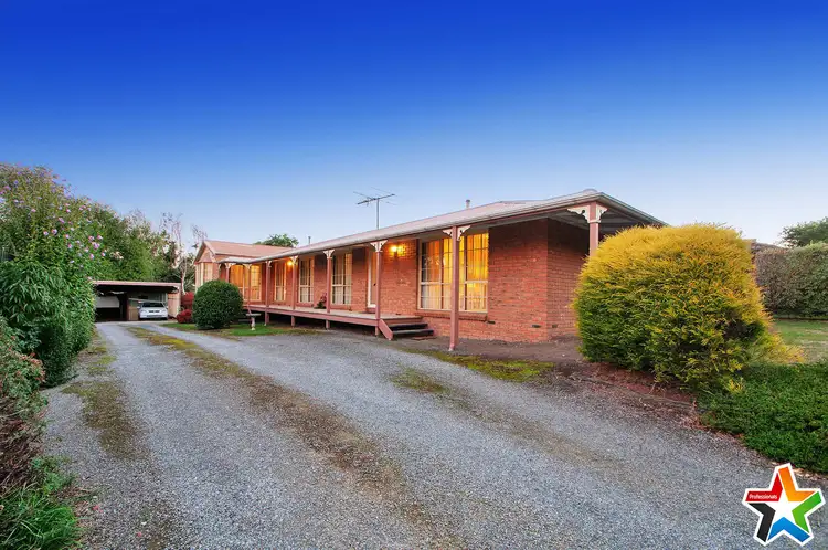 16 Dobell Place, Mooroolbark VIC 3138