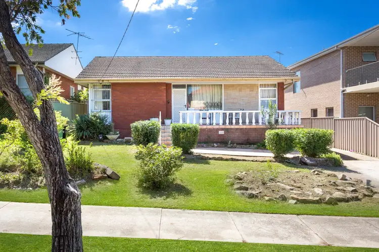 4 Latvia Avenue, Greenacre NSW 2190