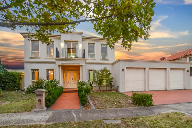 14 Sovereign Way, Hillside VIC 3037