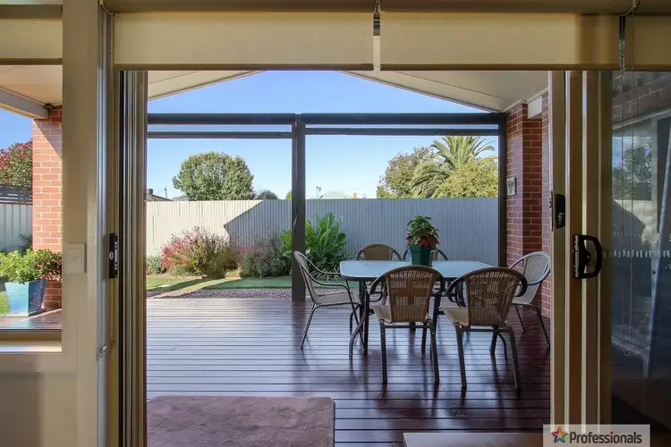 Sixth view of Homely house listing, 2/90 Mitchell Street, Wodonga VIC 3690