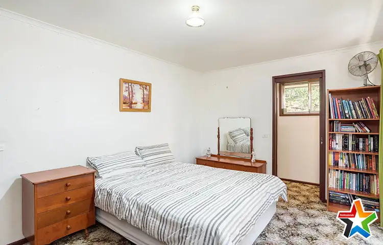 Sixth view of Homely house listing, 10 Meadowlark Lane, Mooroolbark VIC 3138