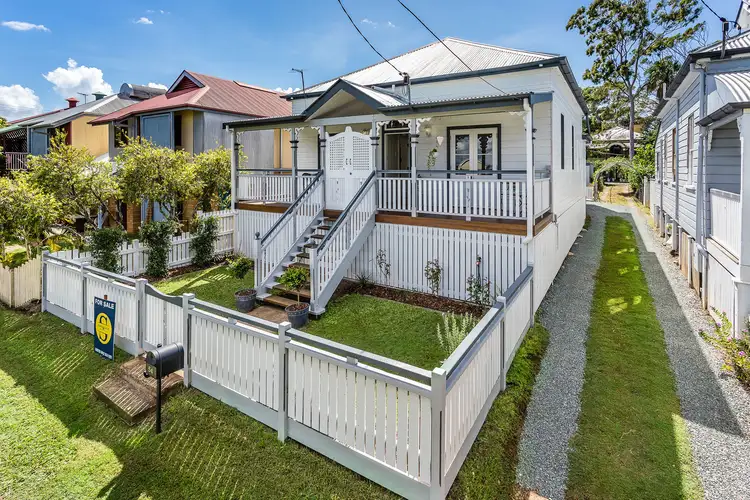 54 Yundah Street, Shorncliffe QLD 4017