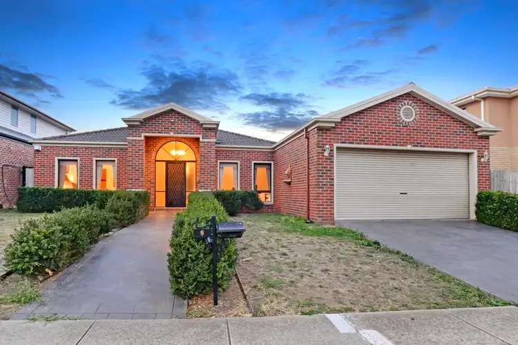8 Contursi Drive, Sydenham VIC 3037