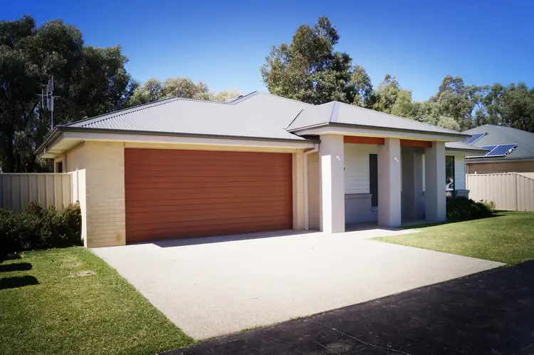 Main view of Homely townhouse listing, 9 Pyrus Court, Kialla VIC 3631