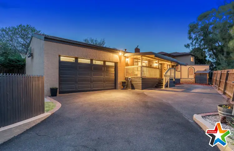 18 Batterbee Drive, Mooroolbark VIC 3138