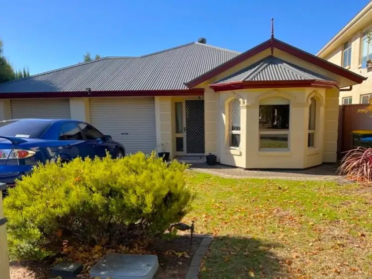 24 Scarborough Way