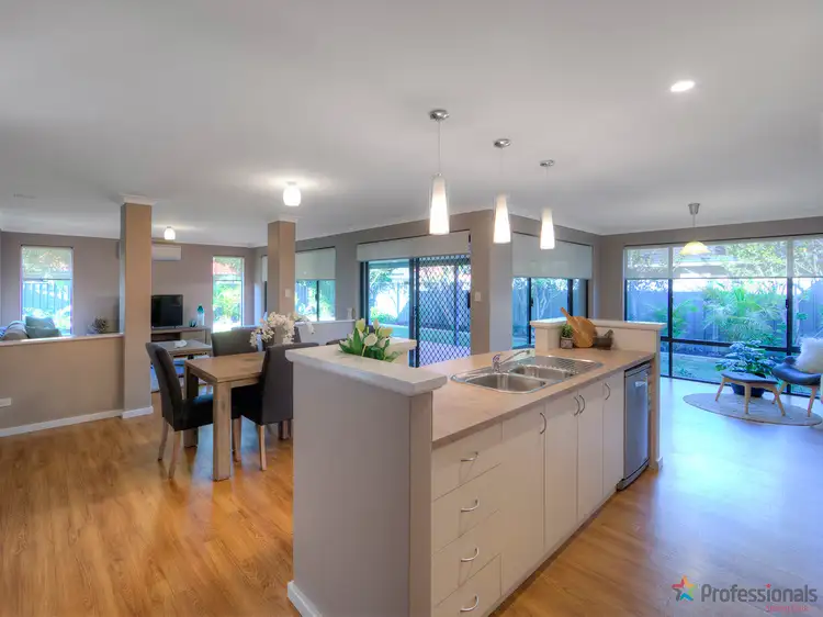 7 Phar Lap Road, Wattle Grove WA 6107