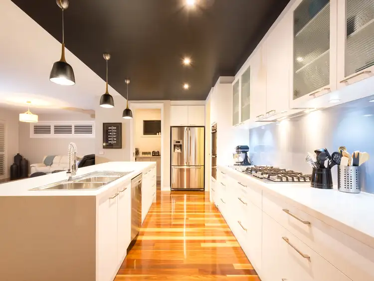 Second view of Homely house listing, 10 Coorong Court, Kialla VIC 3631