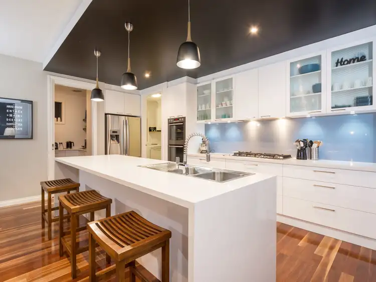 Third view of Homely house listing, 10 Coorong Court, Kialla VIC 3631