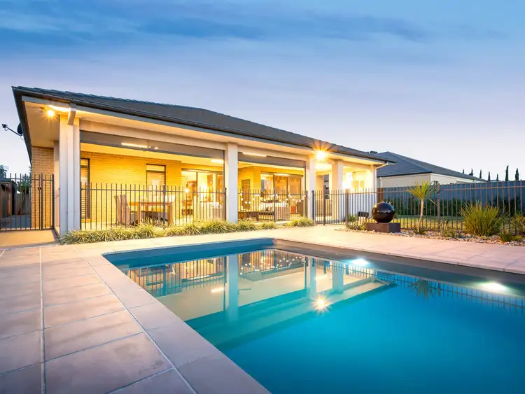 Fifth view of Homely house listing, 10 Coorong Court, Kialla VIC 3631