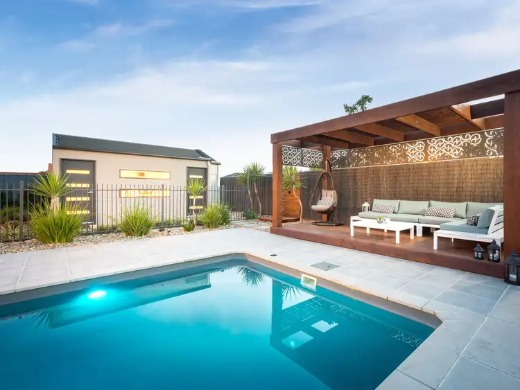 Sixth view of Homely house listing, 10 Coorong Court, Kialla VIC 3631