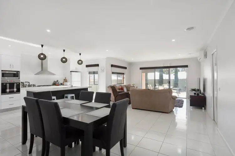 Second view of Homely house listing, 18 Roxburgh Crescent, Junortoun VIC 3551