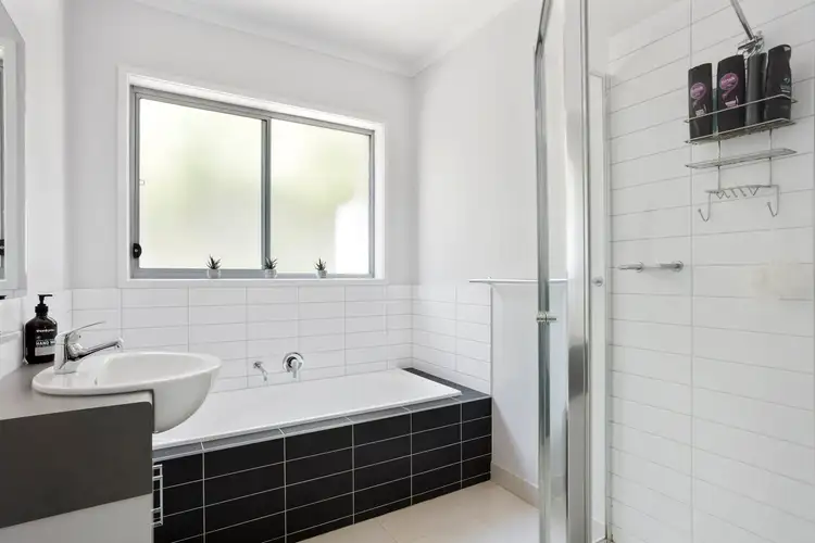 Fifth view of Homely house listing, 18 Roxburgh Crescent, Junortoun VIC 3551