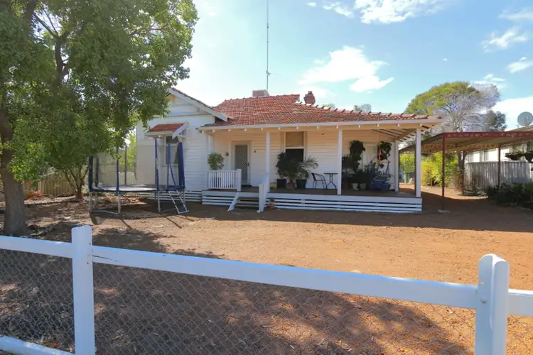 13 Stickland Street, Wongan Hills WA 6603