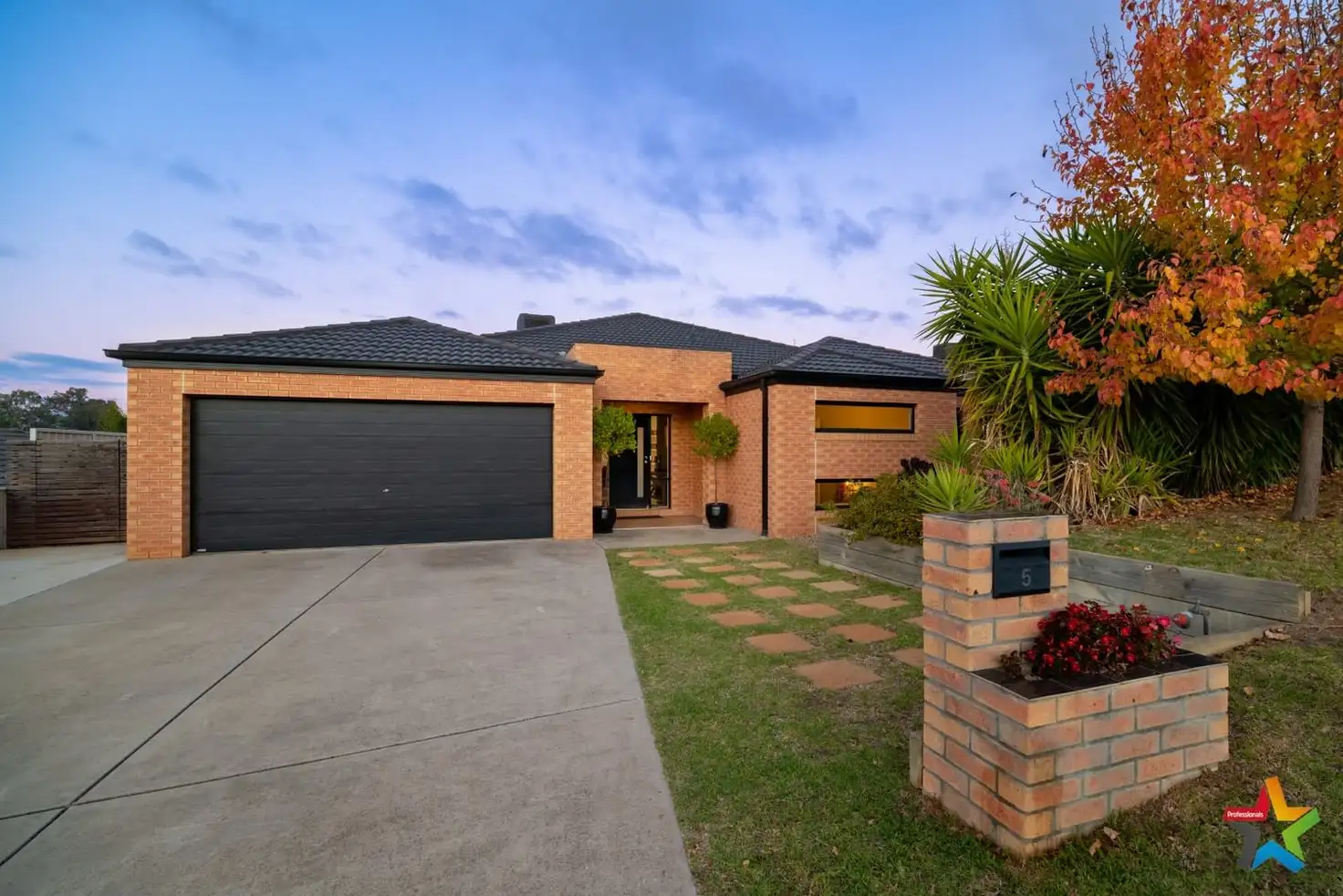 Main view of Homely house listing, 5 MacKenzie Crescent, Wodonga VIC 3690
