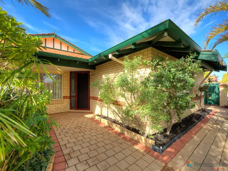 Sixth view of Homely house listing, 6 Kunzite Court, Forrestfield WA 6058