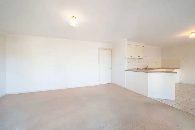 Fourth view of Homely unit listing, 2/141 Stradbroke Avenue, Swan Hill VIC 3585
