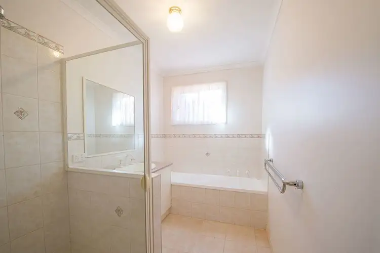 Sixth view of Homely unit listing, 2/141 Stradbroke Avenue, Swan Hill VIC 3585