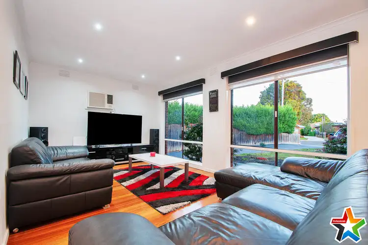 Second view of Homely house listing, 6 Kadina Court, Mooroolbark VIC 3138