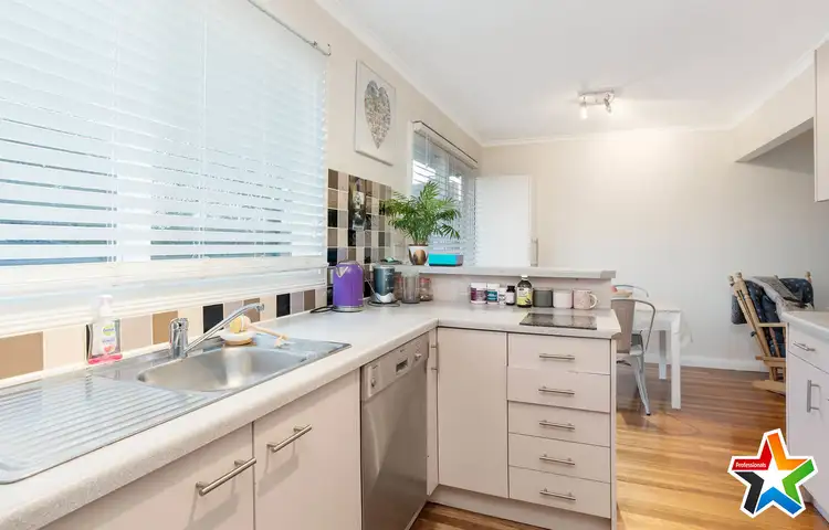 Sixth view of Homely house listing, 15 Kalimna Street, Mooroolbark VIC 3138