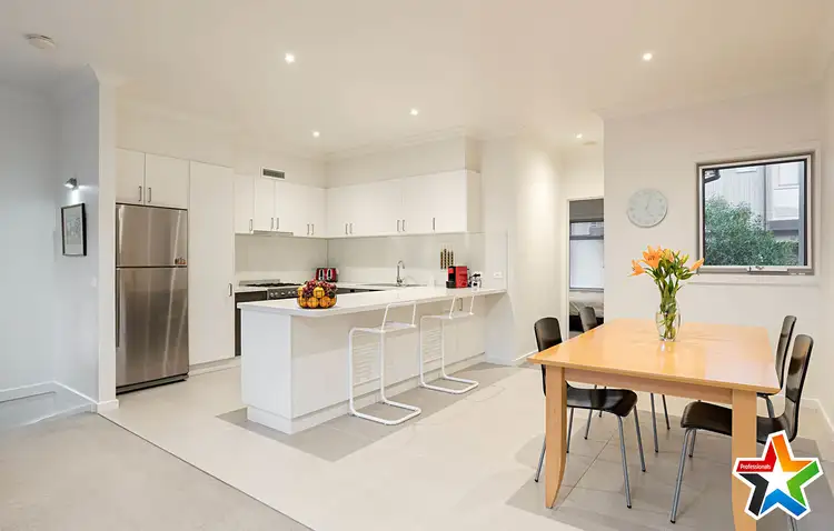 2 Adriana Close, Mooroolbark VIC 3138