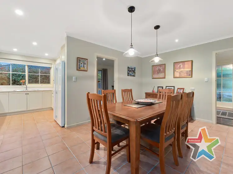 Fifth view of Homely house listing, 2 Edward Court, Croydon VIC 3136