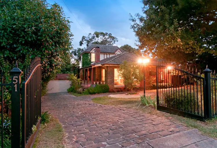 51 Bellara Drive, Mooroolbark VIC 3138