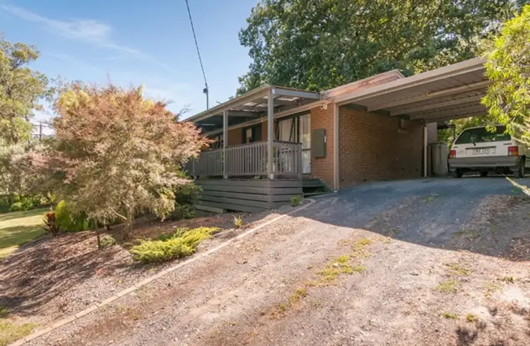 32 Station Road, Seville VIC 3139