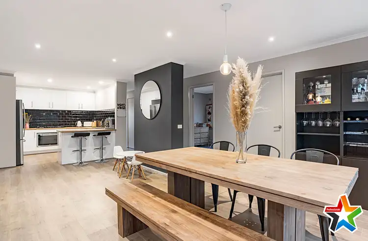 Fifth view of Homely house listing, 3 French Close, Mooroolbark VIC 3138
