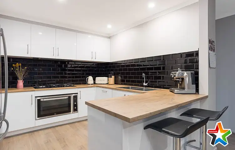 Sixth view of Homely house listing, 3 French Close, Mooroolbark VIC 3138