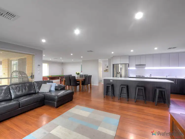 5 Olivine Gardens, Wattle Grove WA 6107