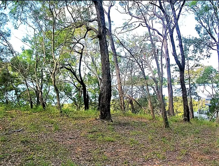 15 Boat Harbour Avenue, Macleay Island QLD 4184