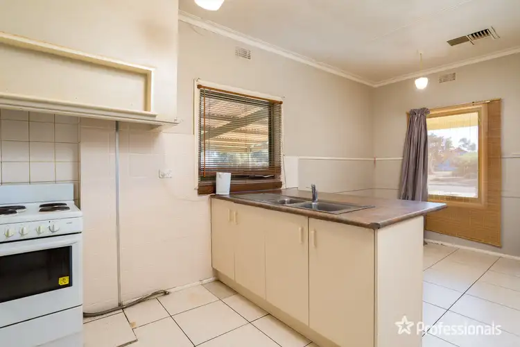 Fifth view of Homely house listing, 11 Westcliffs Crescent, Red Cliffs VIC 3496