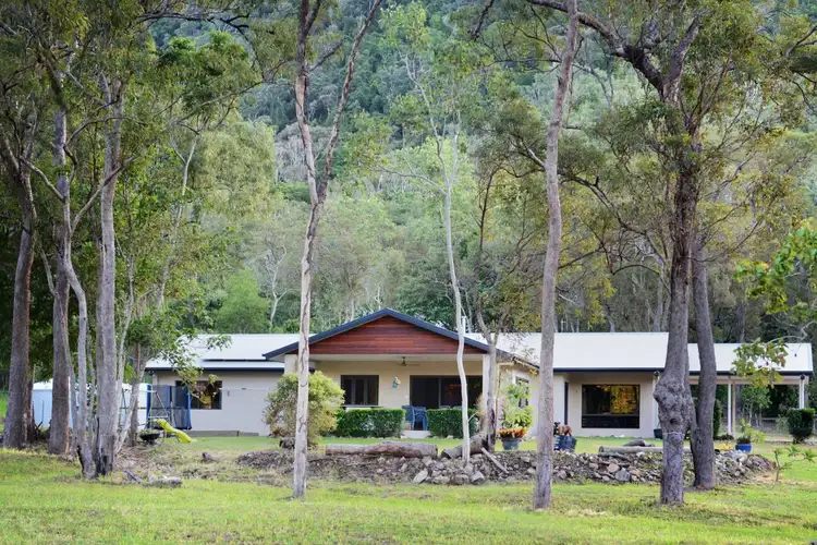 1 Remington Close, Mount Marlow QLD 4800