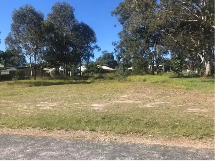 27 CHARLES Terrace, Macleay Island QLD 4184