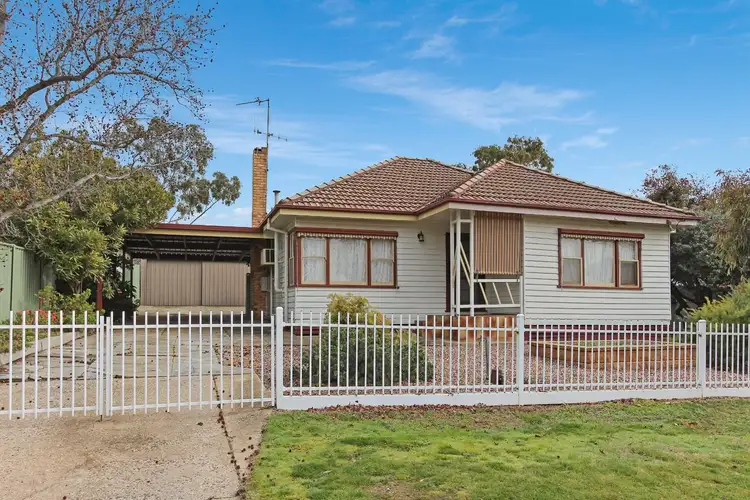 6 Esler Street, California Gully VIC 3556