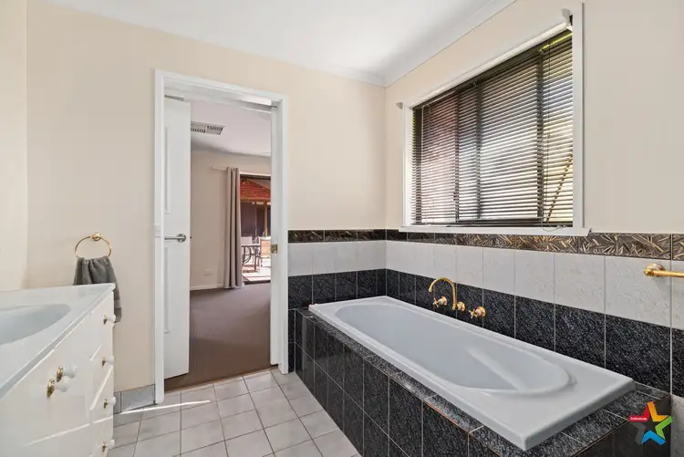 Sixth view of Homely house listing, 2/8 Fraser Court, Wodonga VIC 3690