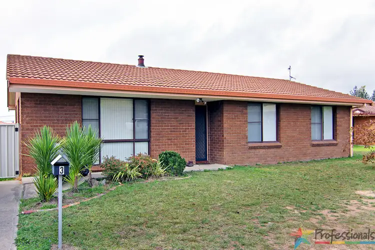 Main view of Homely house listing, 3 Pointsfield Place, Armidale NSW 2350