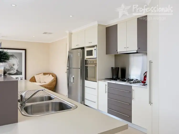 Sixth view of Homely house listing, 17 Walla Place, Wagga Wagga NSW 2650