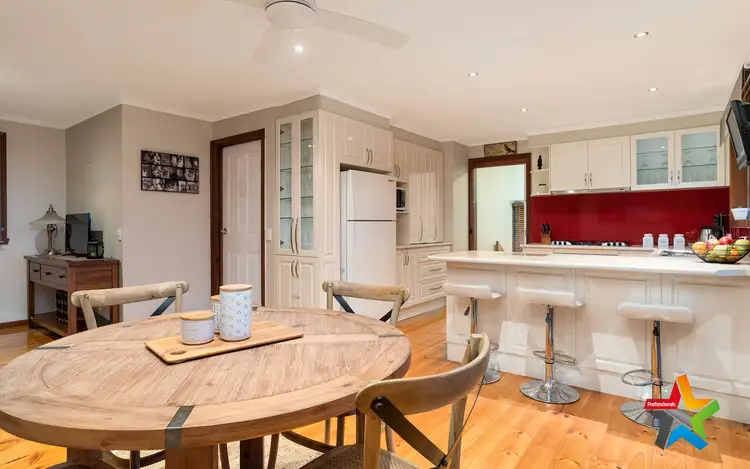 Sixth view of Homely house listing, 8 Songbird Avenue, Chirnside Park VIC 3116