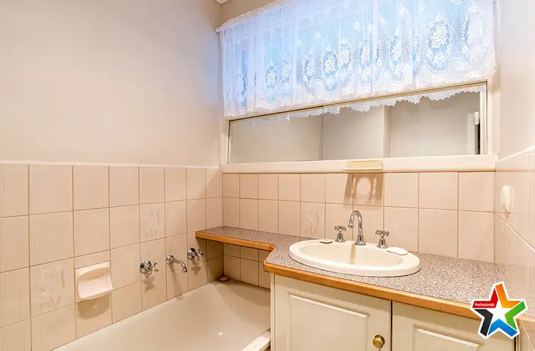 Fifth view of Homely house listing, 7 Geoffrey Drive, Kilsyth VIC 3137