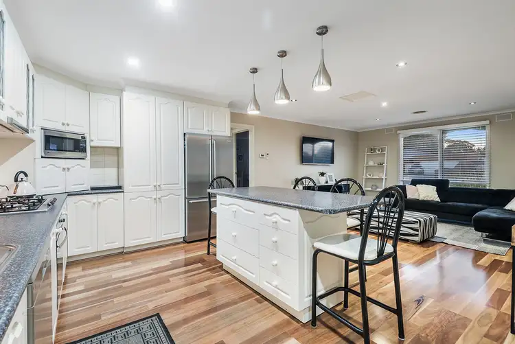 Sixth view of Homely house listing, 5 Sedgefield Place, Craigieburn VIC 3064